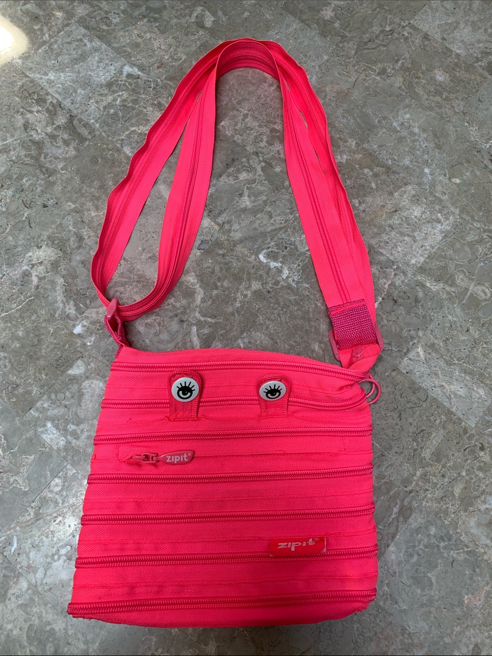 Cute Girl’s Zip-It Bright Pink Multi-Zip Crossbody Bag. Pre-Owned. Size:8x8.